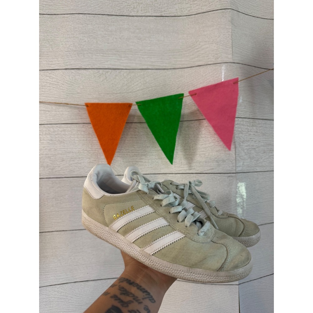 Adidas Gazelle Suede Sneakers sage Green Mint White BB5473 Mens 4 Womens 5.5